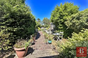 Larkfield Way